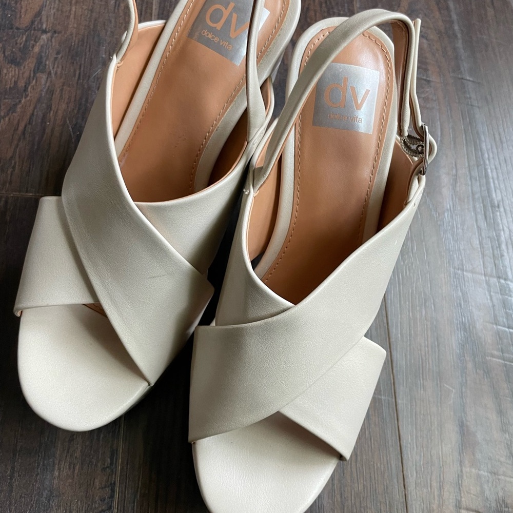 DV Dolce Vita
Cypress Platform Wedge Sandals - Picture 5 of 7